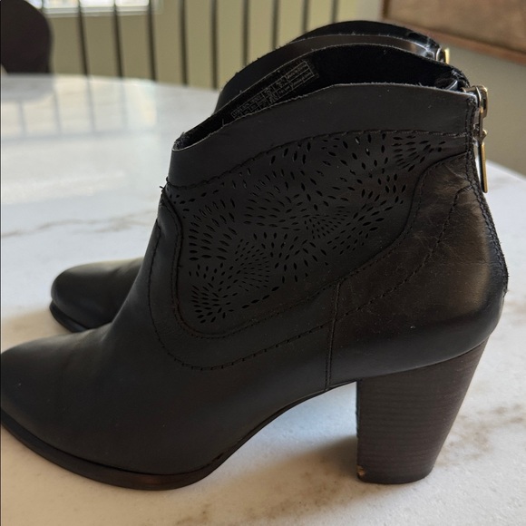 UGG Ankle Boots Charlotte Perforated Black Leather with Zip Back. - Picture 4 of 9